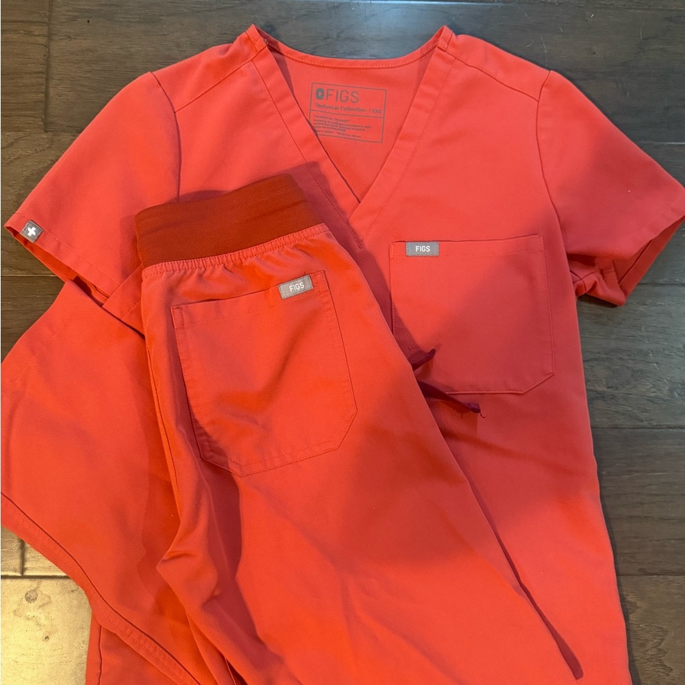 Figs Women's Scrub Top and Pants Set - XXS